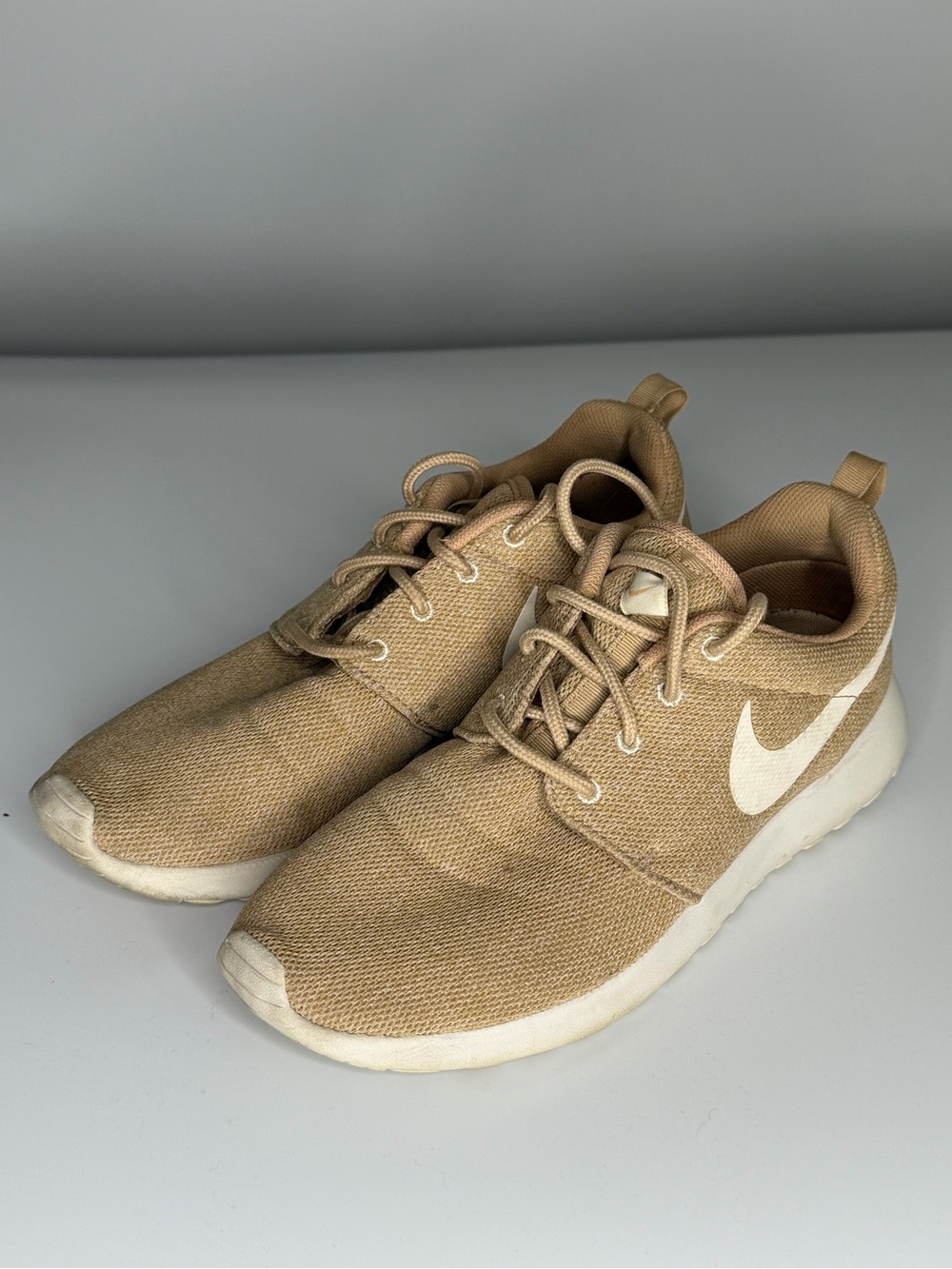 Nike Women’s Size 9 Desert Ore Rosch